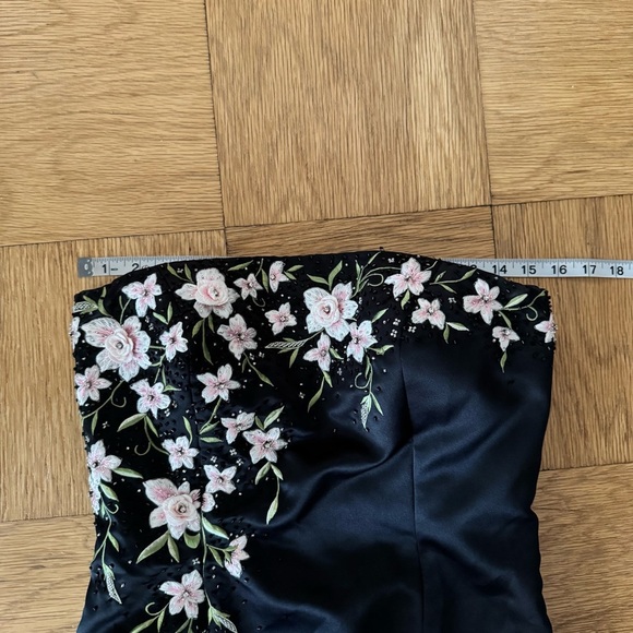LARA Designs Size 8 Strapless Black Gown Floral Applique Beaded Embroidered - Picture 9 of 14